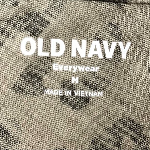 Women’s Old Navy T Shirt Taupe Putty Leopard Print Everywear Short Sleeve Tee M - Picture 4 of 6